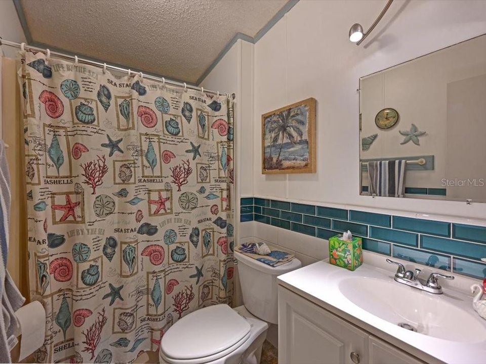 Active With Contract: $195,000 (3 beds, 2 baths, 1456 Square Feet)