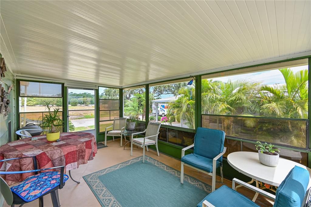 Active With Contract: $195,000 (3 beds, 2 baths, 1456 Square Feet)