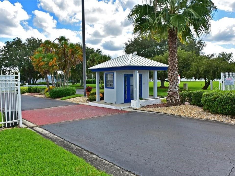 Active With Contract: $195,000 (3 beds, 2 baths, 1456 Square Feet)