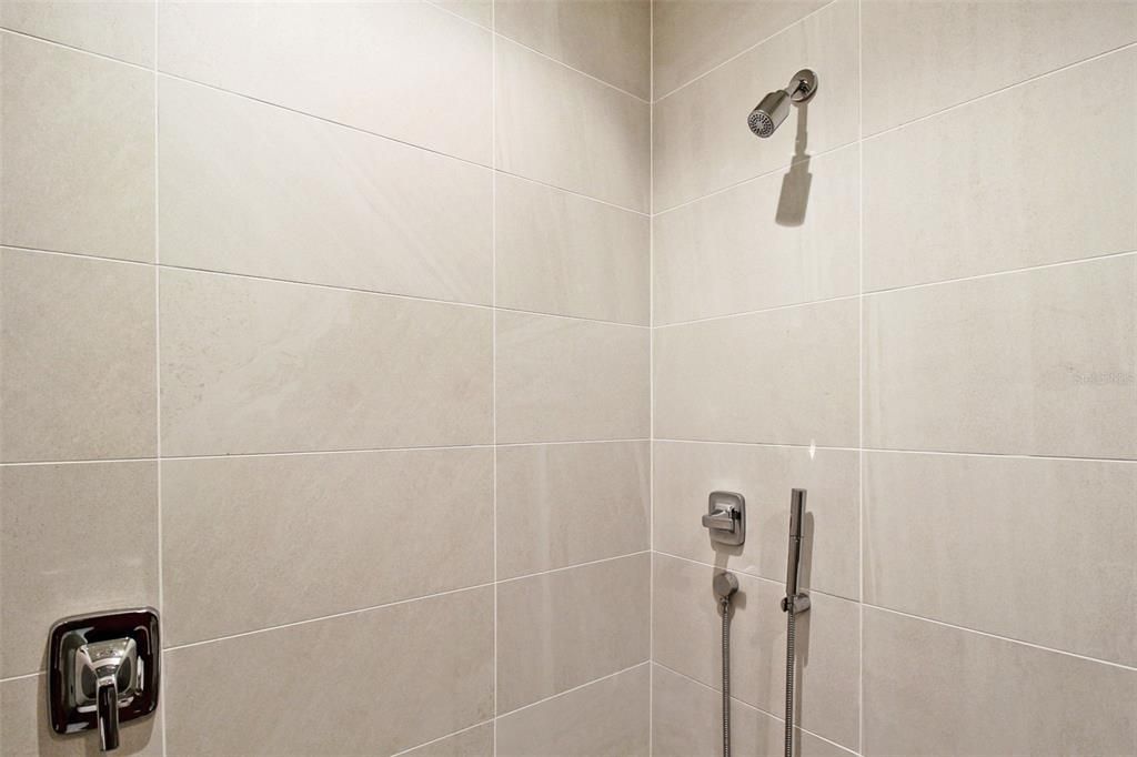 В аренду: $25,000 (1 спален, 2 ванн, 1600 Квадратных фут)