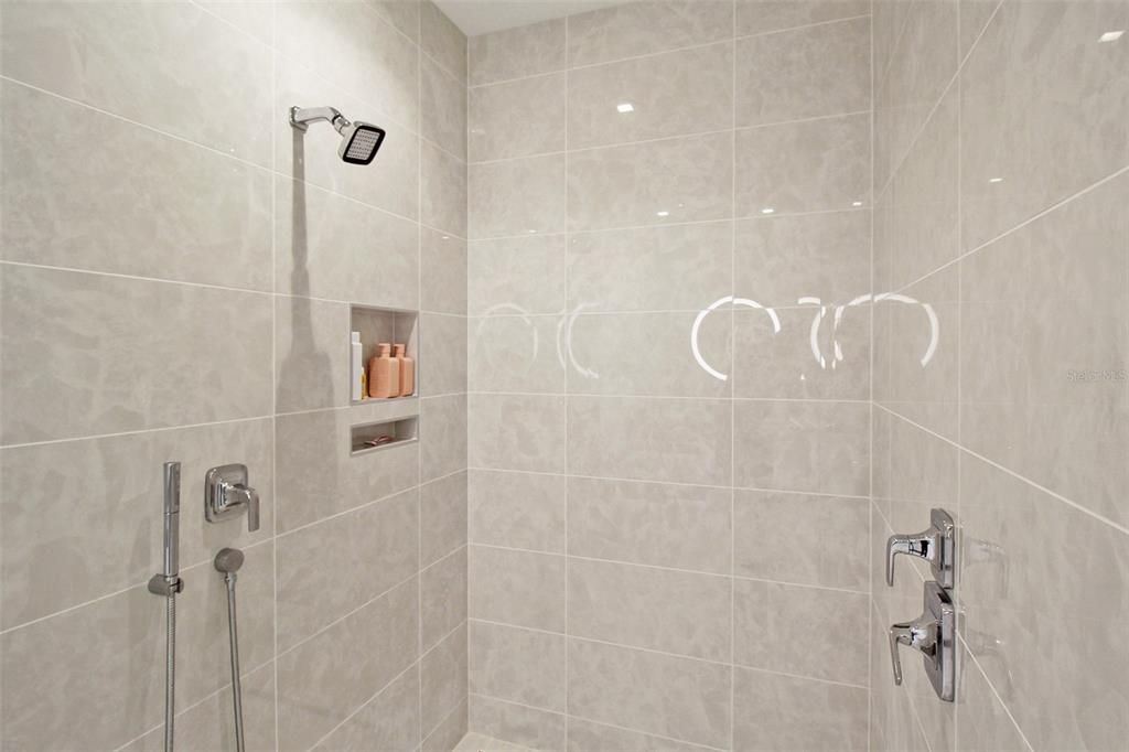 В аренду: $25,000 (1 спален, 2 ванн, 1600 Квадратных фут)