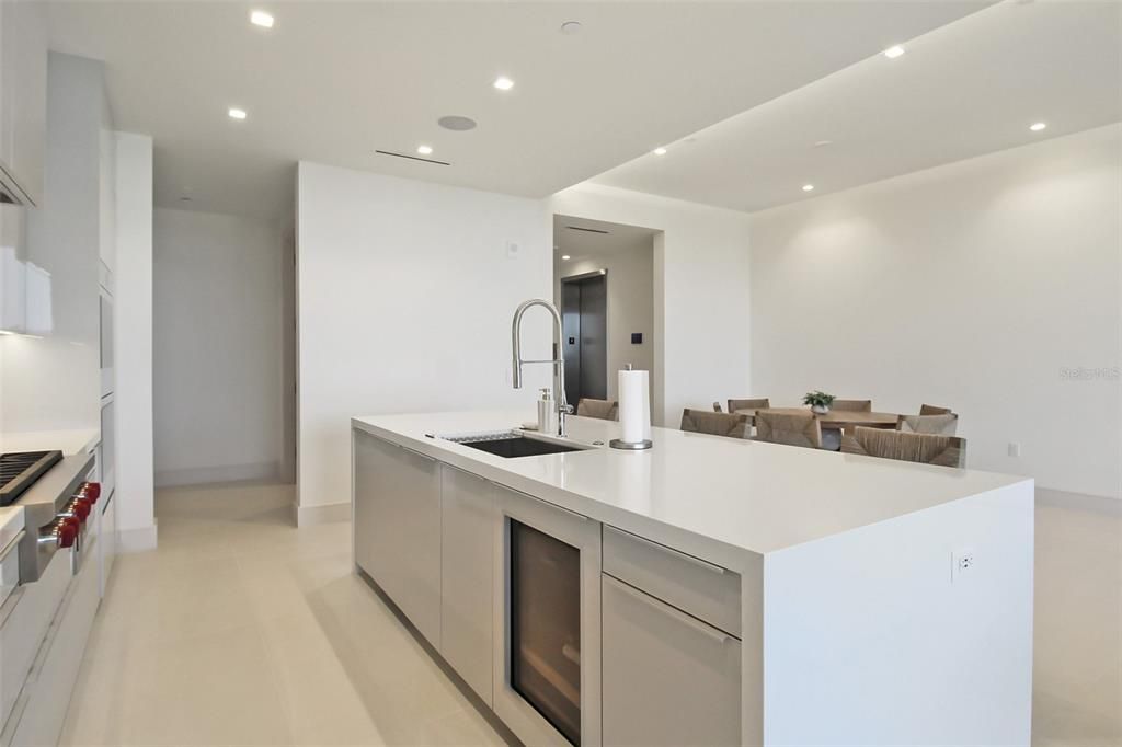 В аренду: $25,000 (1 спален, 2 ванн, 1600 Квадратных фут)