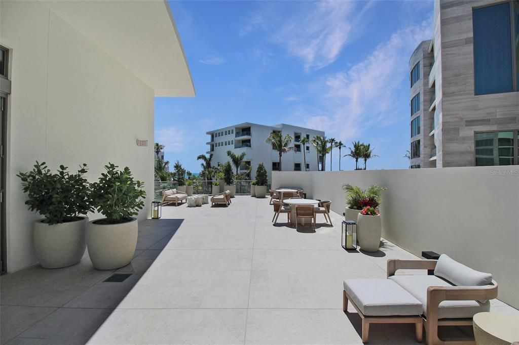 В аренду: $25,000 (1 спален, 2 ванн, 1600 Квадратных фут)