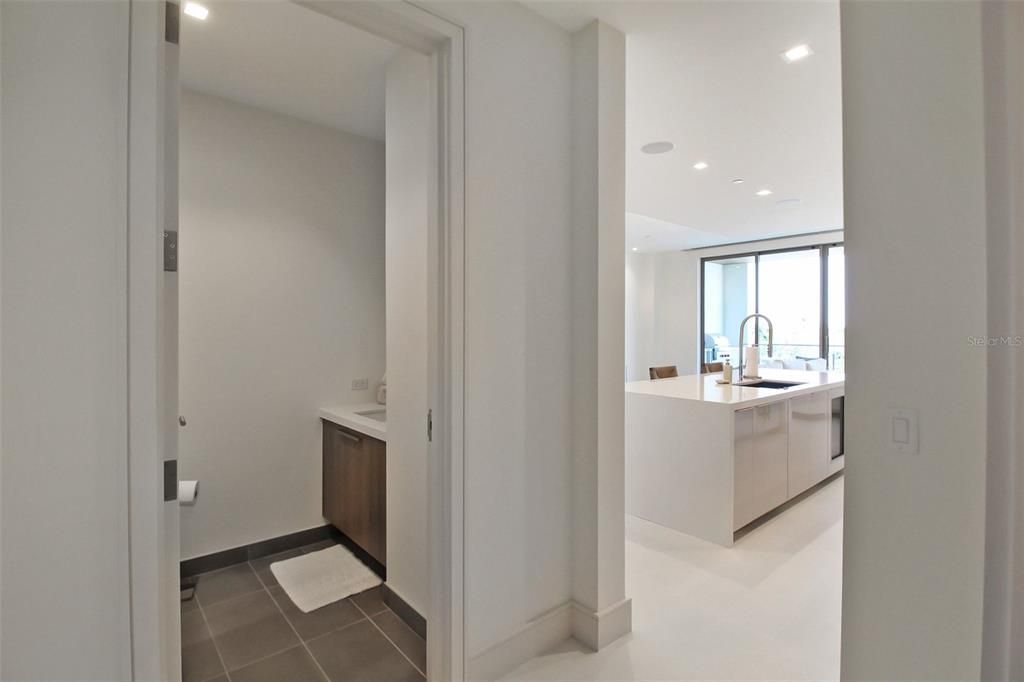 В аренду: $25,000 (1 спален, 2 ванн, 1600 Квадратных фут)