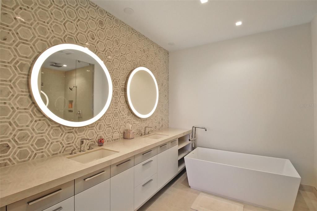 В аренду: $25,000 (1 спален, 2 ванн, 1600 Квадратных фут)