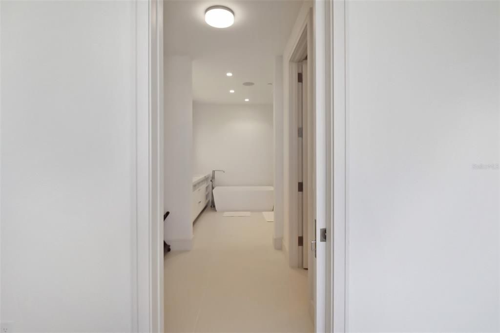 В аренду: $25,000 (1 спален, 2 ванн, 1600 Квадратных фут)