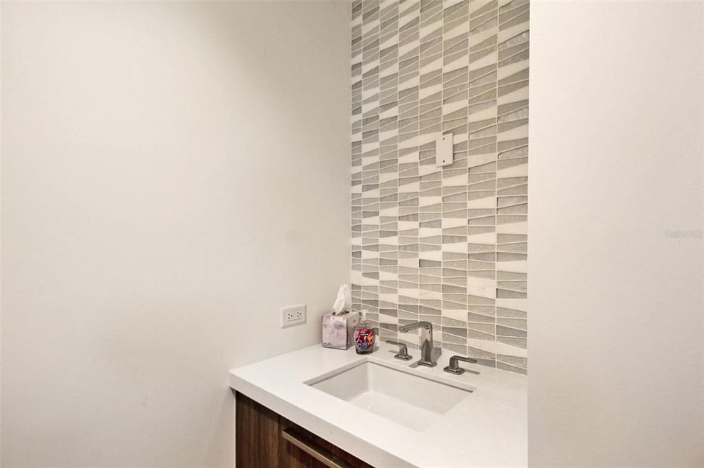 В аренду: $25,000 (1 спален, 2 ванн, 1600 Квадратных фут)