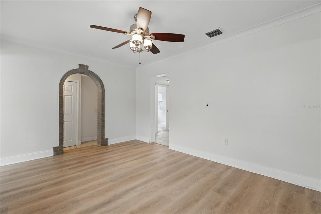 For Sale: $465,000 (3 beds, 2 baths, 1196 Square Feet)