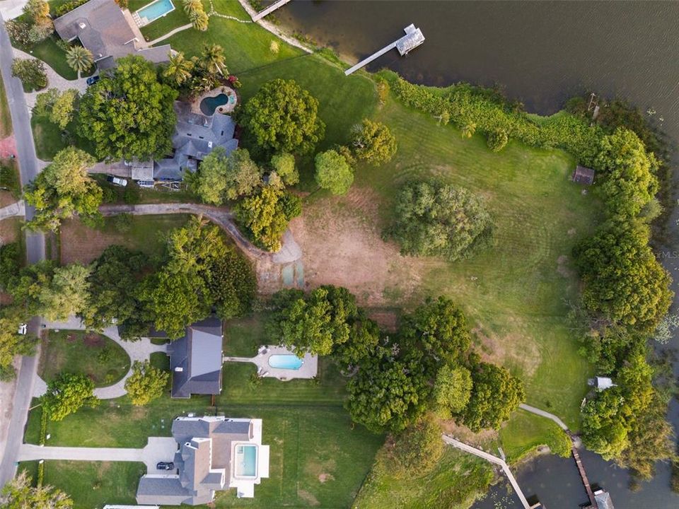 Под контрактом: $2,250,000 (2.73 acres)