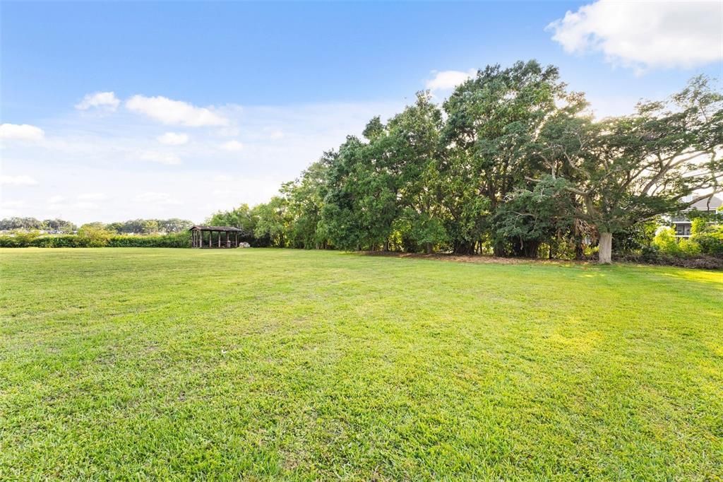 Под контрактом: $2,250,000 (2.73 acres)