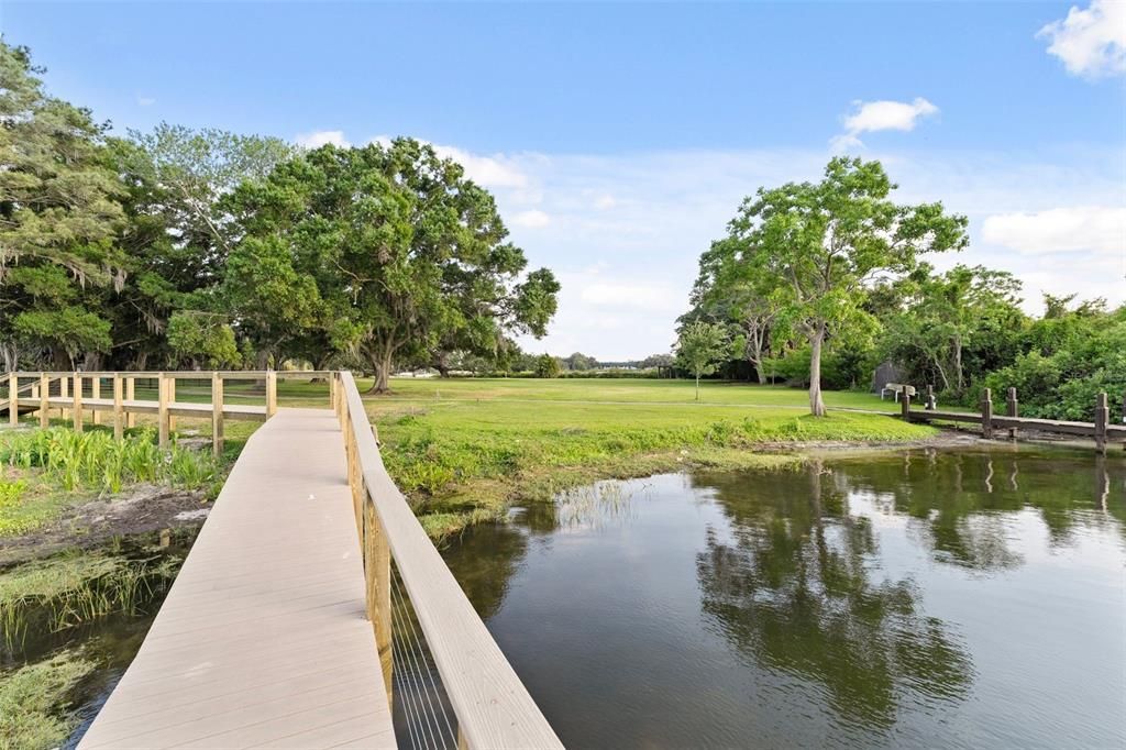 Под контрактом: $2,250,000 (2.73 acres)