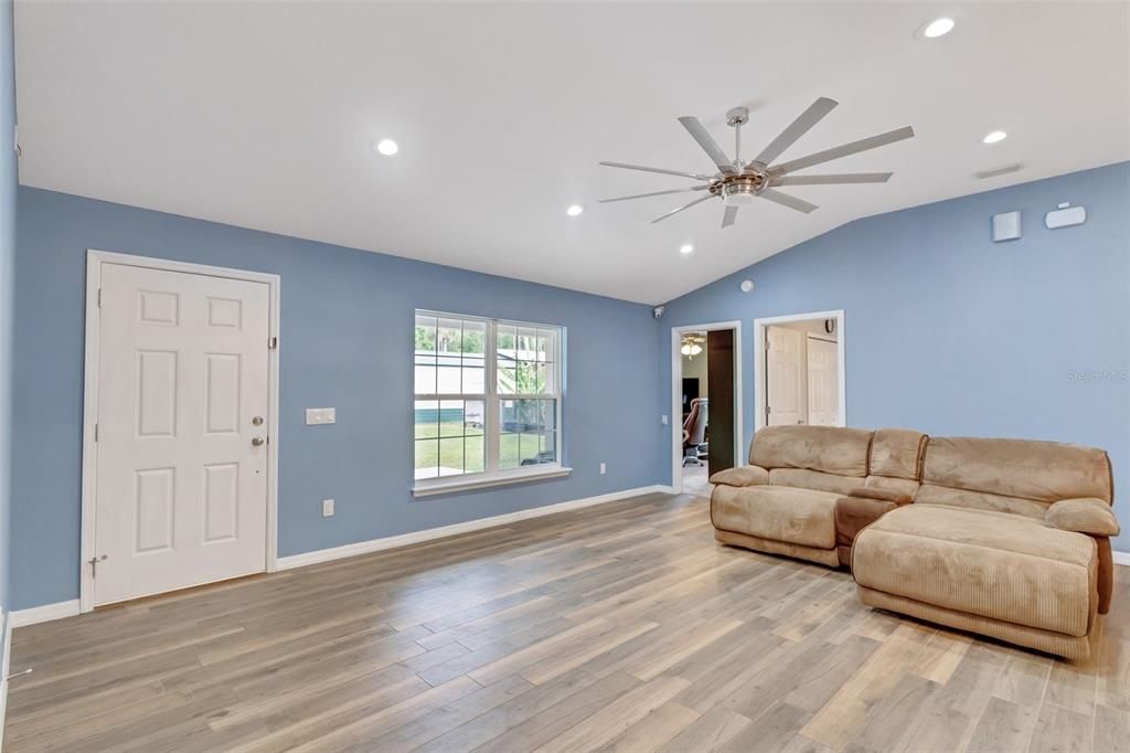 На продажу: $749,000 (3 спален, 2 ванн, 1728 Квадратных фут)