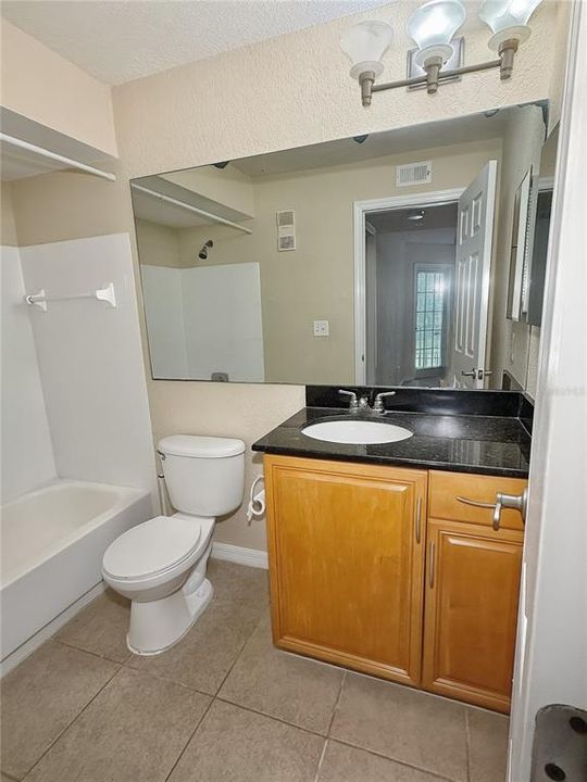 待售: $164,900 (1 贝兹, 1 浴室, 1178 平方英尺)