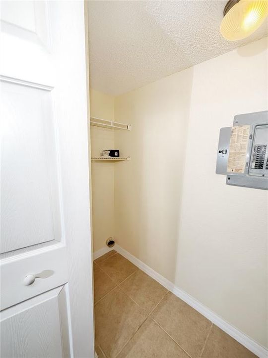 待售: $164,900 (1 贝兹, 1 浴室, 1178 平方英尺)