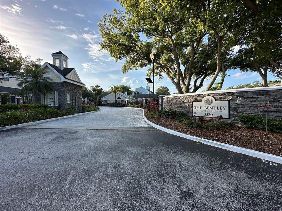 待售: $164,900 (1 贝兹, 1 浴室, 1178 平方英尺)