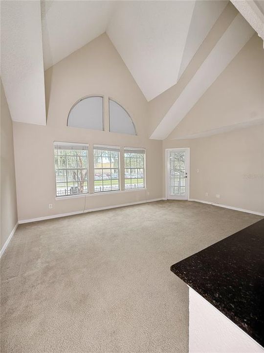 待售: $164,900 (1 贝兹, 1 浴室, 1178 平方英尺)