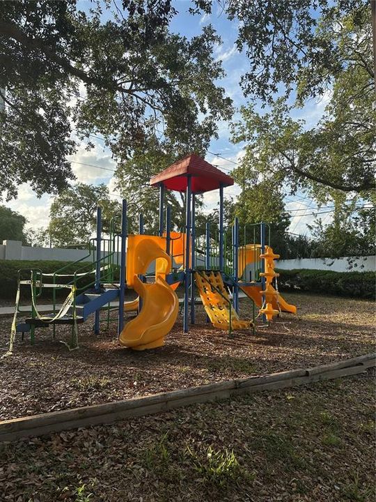 待售: $164,900 (1 贝兹, 1 浴室, 1178 平方英尺)