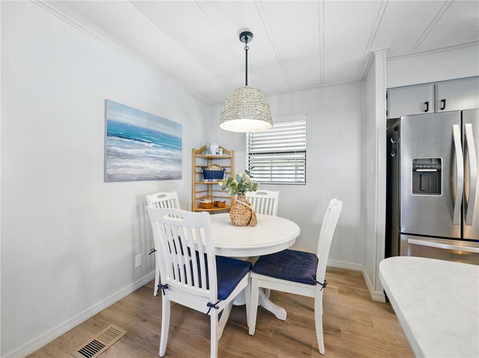 合同活跃: $166,000 (2 贝兹, 2 浴室, 1152 平方英尺)