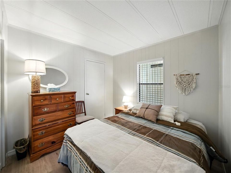 合同活跃: $166,000 (2 贝兹, 2 浴室, 1152 平方英尺)