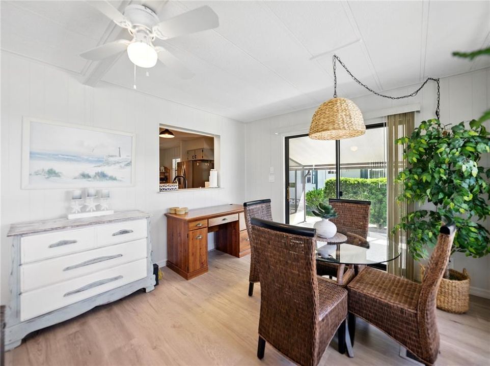 合同活跃: $166,000 (2 贝兹, 2 浴室, 1152 平方英尺)