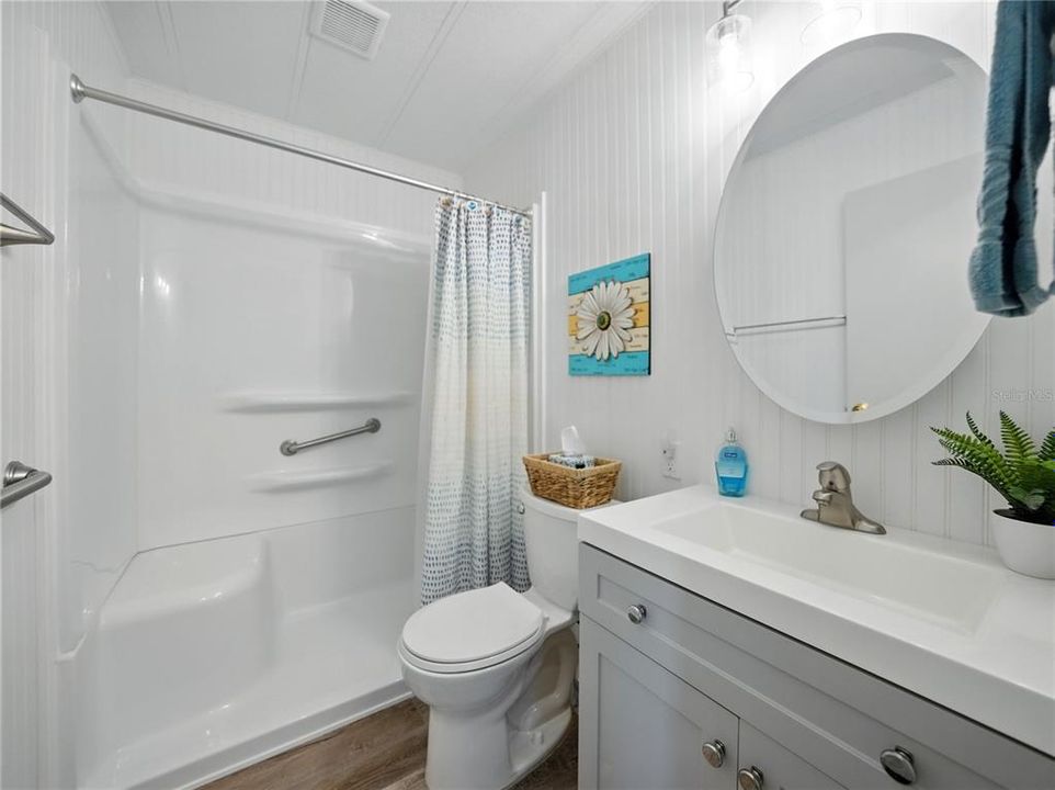 合同活跃: $166,000 (2 贝兹, 2 浴室, 1152 平方英尺)