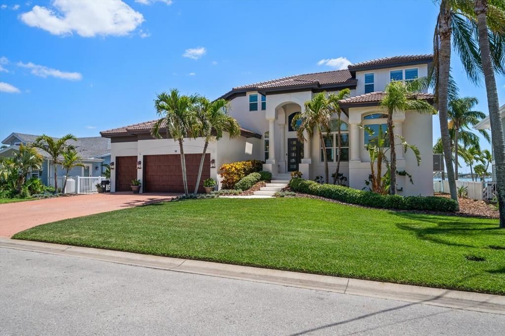 For Sale: $2,925,000 (4 beds, 3 baths, 3595 Square Feet)