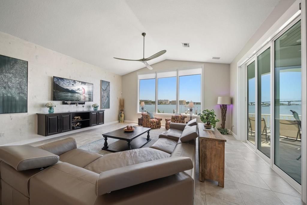 For Sale: $2,925,000 (4 beds, 3 baths, 3595 Square Feet)