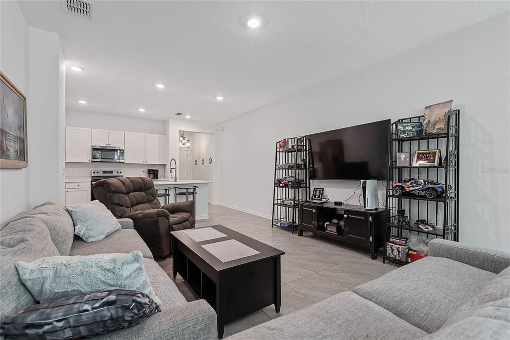 For Sale: $259,000 (3 beds, 2 baths, 1724 Square Feet)