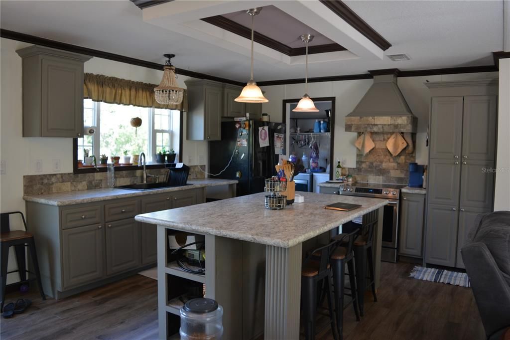 待售: $425,000 (4 贝兹, 3 浴室, 2052 平方英尺)