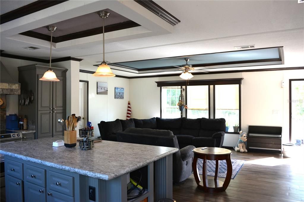 待售: $425,000 (4 贝兹, 3 浴室, 2052 平方英尺)