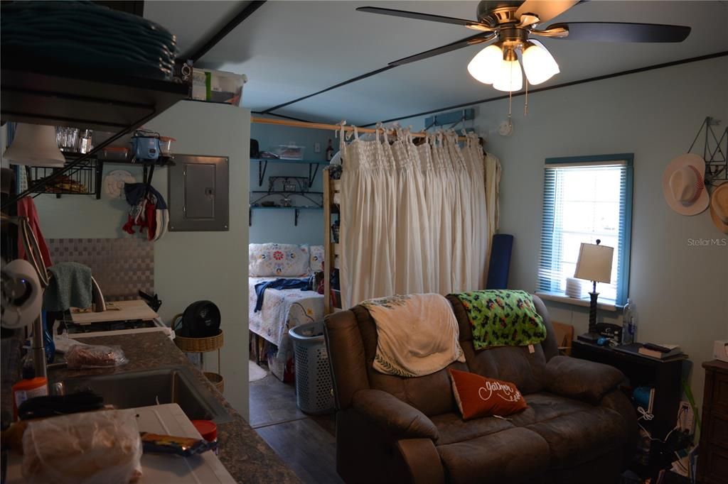 待售: $425,000 (4 贝兹, 3 浴室, 2052 平方英尺)