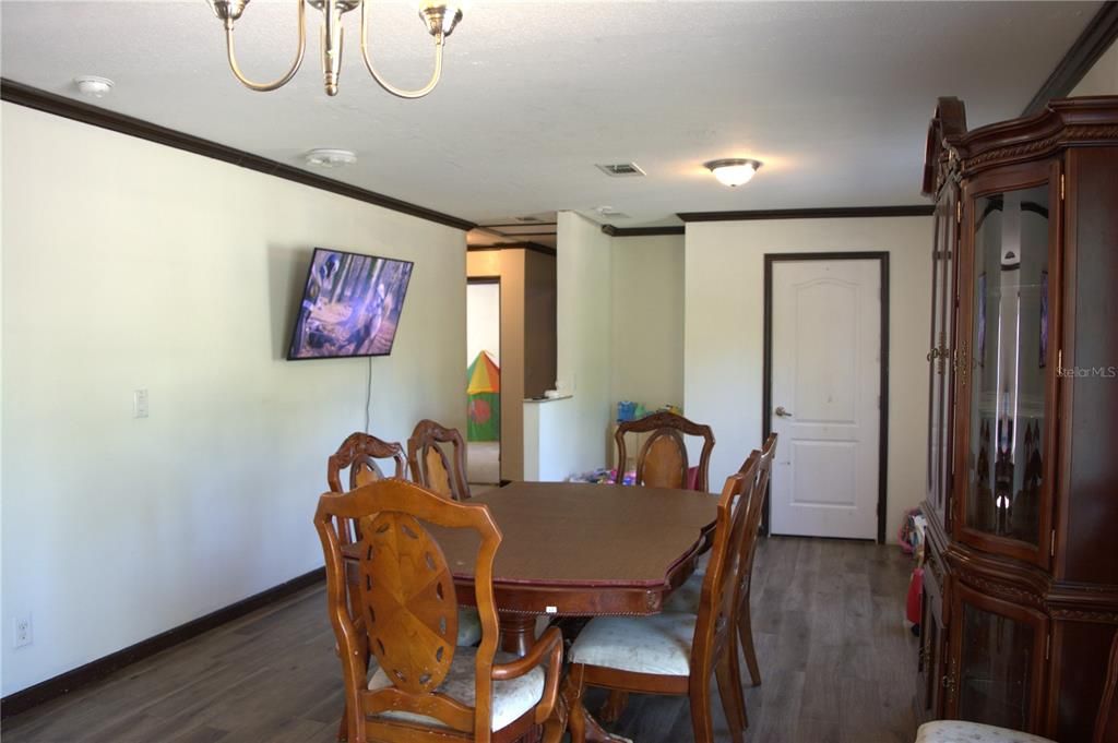 待售: $425,000 (4 贝兹, 3 浴室, 2052 平方英尺)