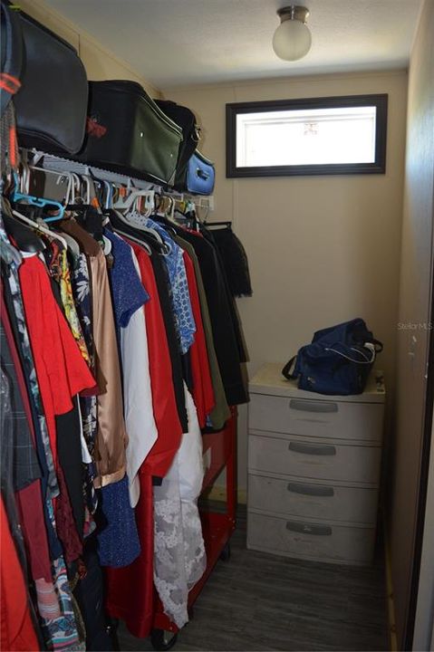 待售: $425,000 (4 贝兹, 3 浴室, 2052 平方英尺)