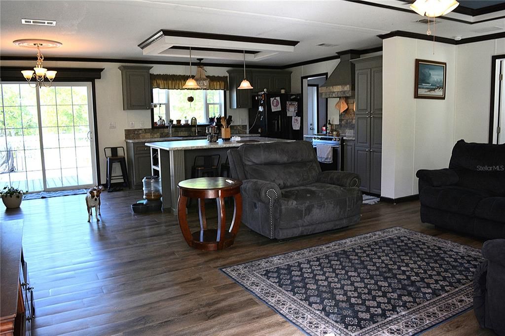 待售: $425,000 (4 贝兹, 3 浴室, 2052 平方英尺)