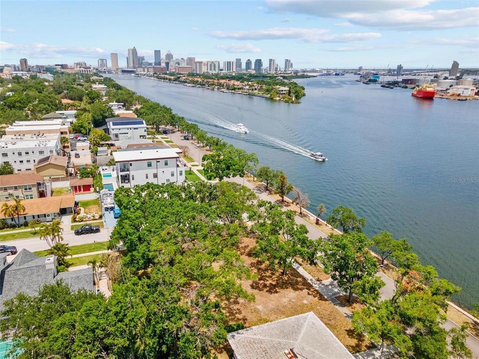 For Sale: $5,999,999 (6 beds, 7 baths, 6486 Square Feet)