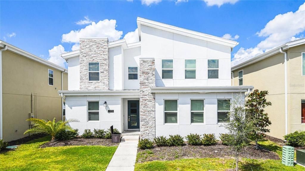Recently Sold: $759,900 (6 beds, 6 baths, 3760 Square Feet)
