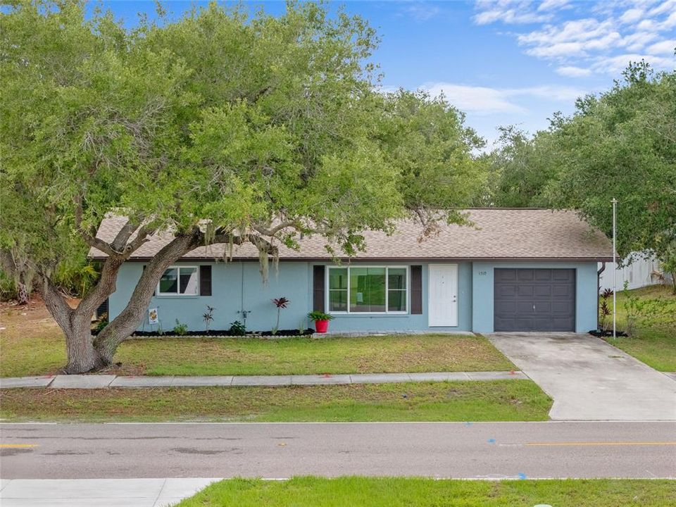 Недавно продано: $259,900 (2 спален, 2 ванн, 1035 Квадратных фут)