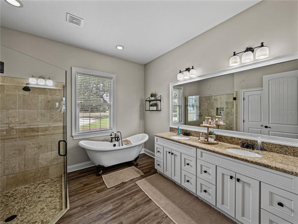 待售: $899,000 (3 贝兹, 3 浴室, 2433 平方英尺)