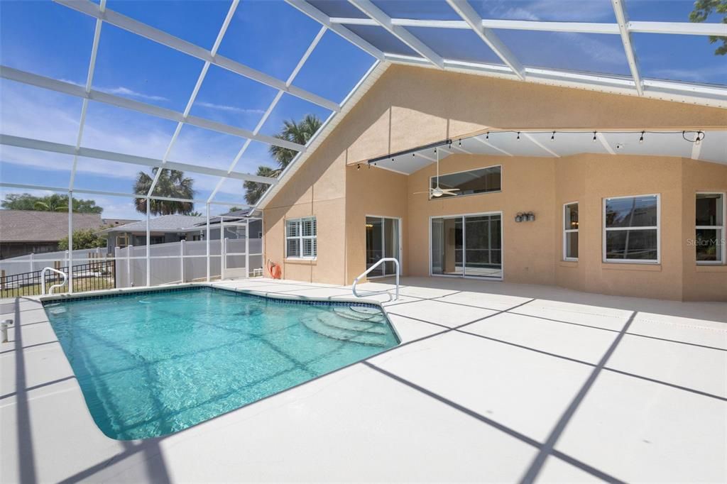 Active With Contract: $585,000 (3 beds, 2 baths, 1635 Square Feet)