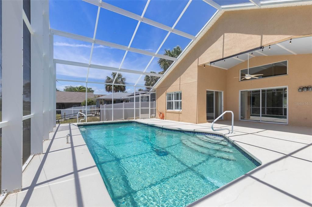 Active With Contract: $585,000 (3 beds, 2 baths, 1635 Square Feet)