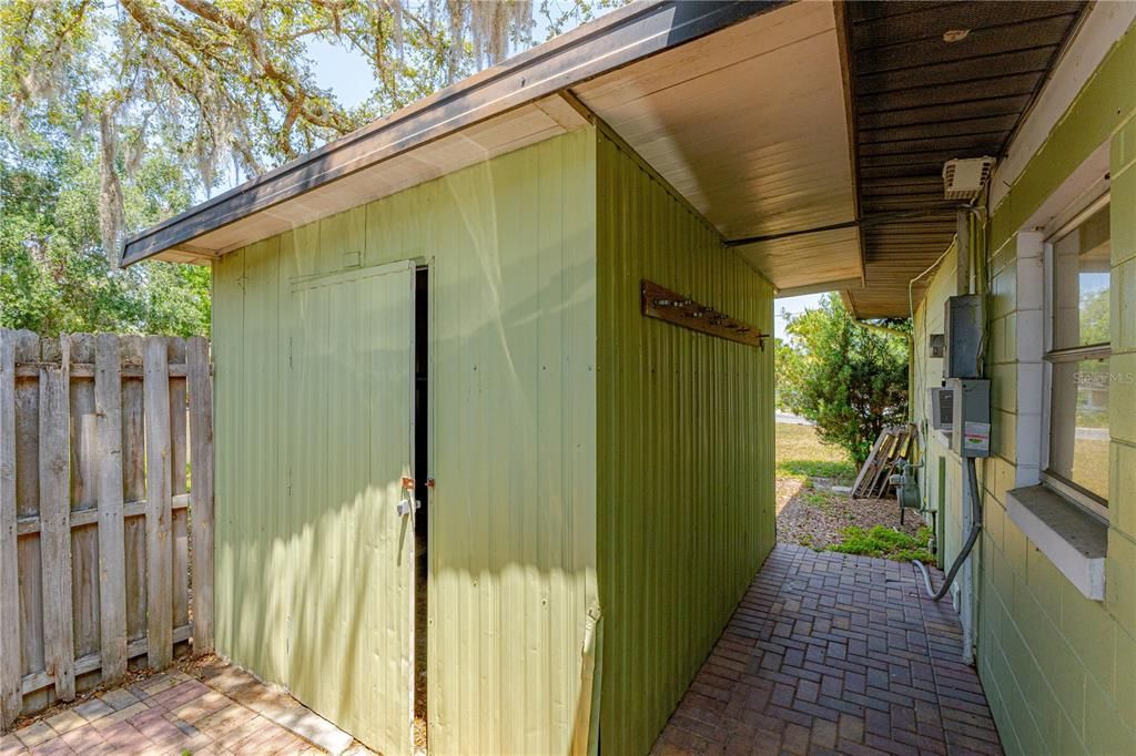 Active With Contract: $233,000 (3 beds, 2 baths, 1413 Square Feet)