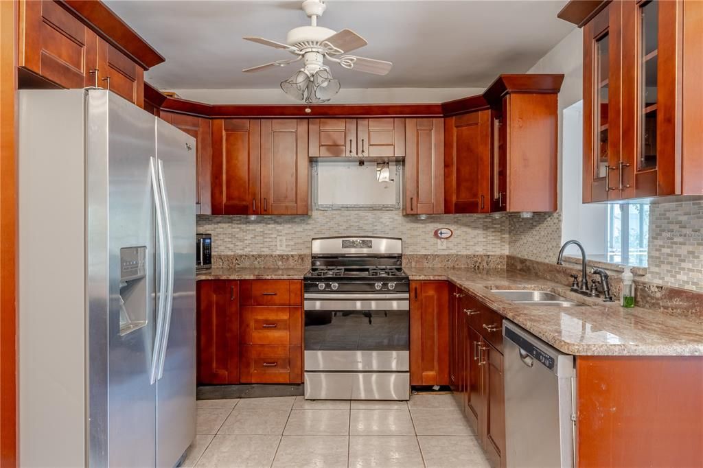 Active With Contract: $233,000 (3 beds, 2 baths, 1413 Square Feet)