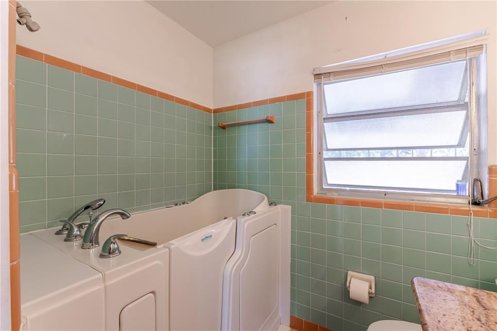 Active With Contract: $233,000 (3 beds, 2 baths, 1413 Square Feet)