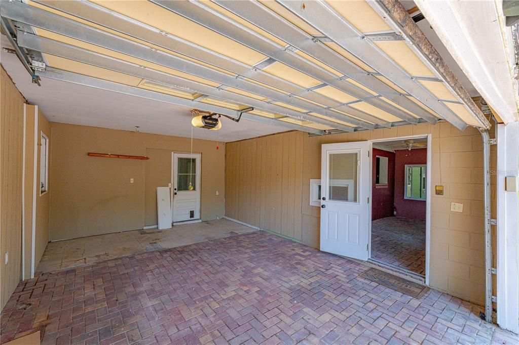 Active With Contract: $233,000 (3 beds, 2 baths, 1413 Square Feet)