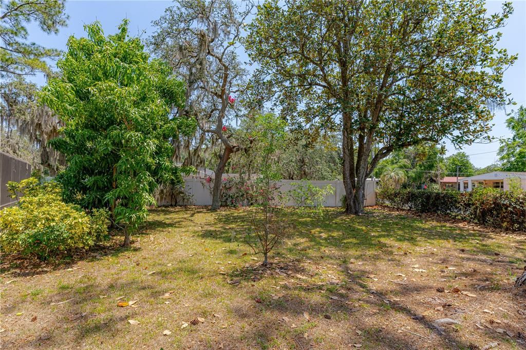 Active With Contract: $233,000 (3 beds, 2 baths, 1413 Square Feet)