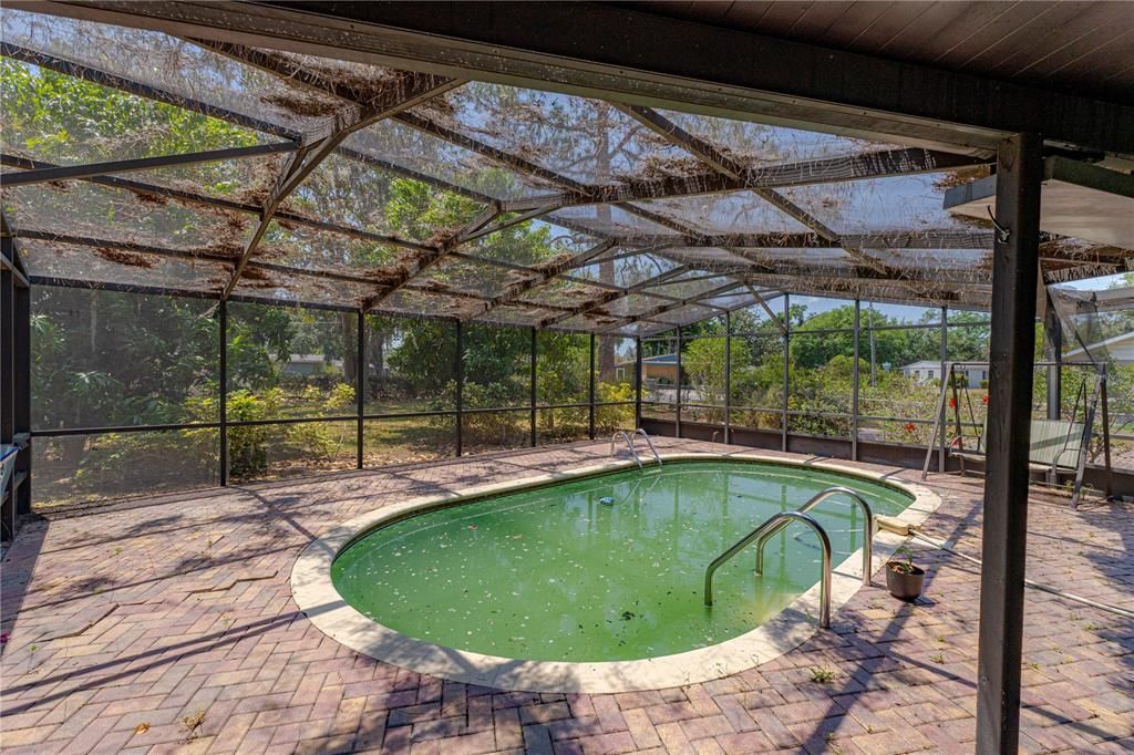 Active With Contract: $233,000 (3 beds, 2 baths, 1413 Square Feet)