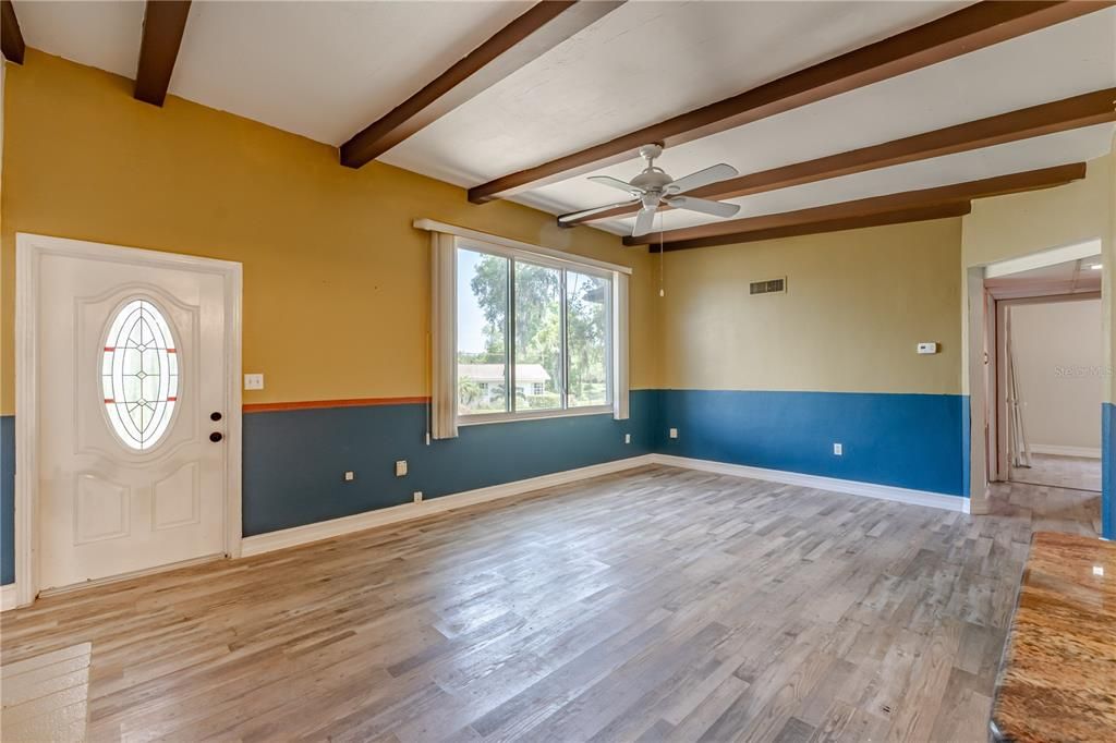 Active With Contract: $233,000 (3 beds, 2 baths, 1413 Square Feet)