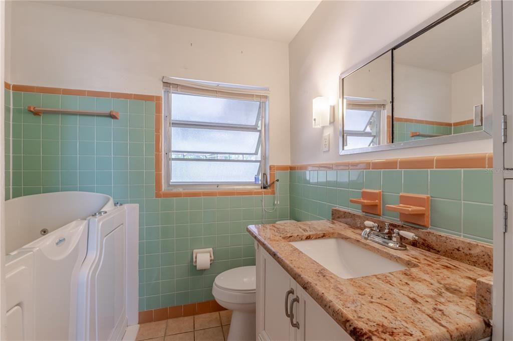 Active With Contract: $233,000 (3 beds, 2 baths, 1413 Square Feet)