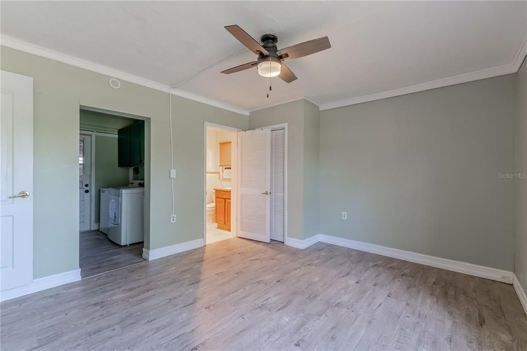 Active With Contract: $233,000 (3 beds, 2 baths, 1413 Square Feet)