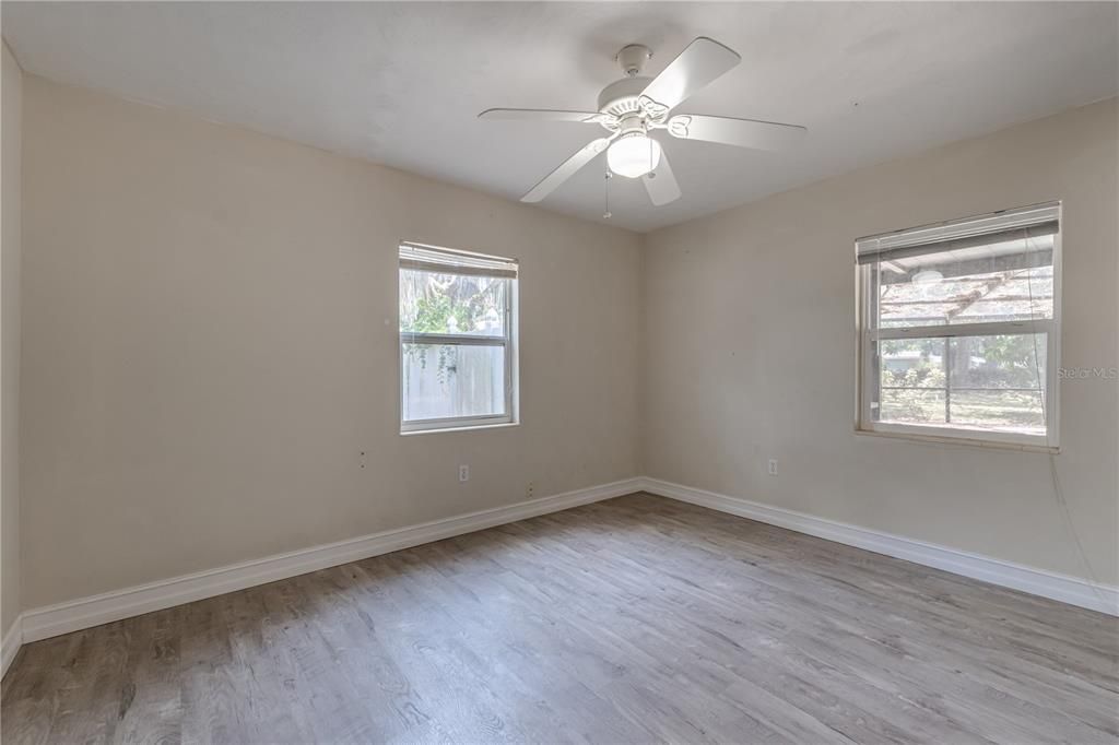 Active With Contract: $233,000 (3 beds, 2 baths, 1413 Square Feet)